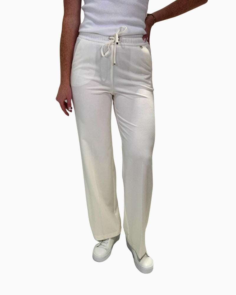 – Front view of Robell Kati Premium Trousers showing relaxed tailored fit and seam detailing