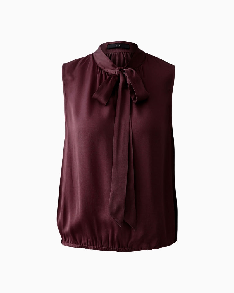 Flared Bramble Berry blouse by Oui in shiny ECOVERO™ viscose satin with ruffled V-neckline and elasticated hem