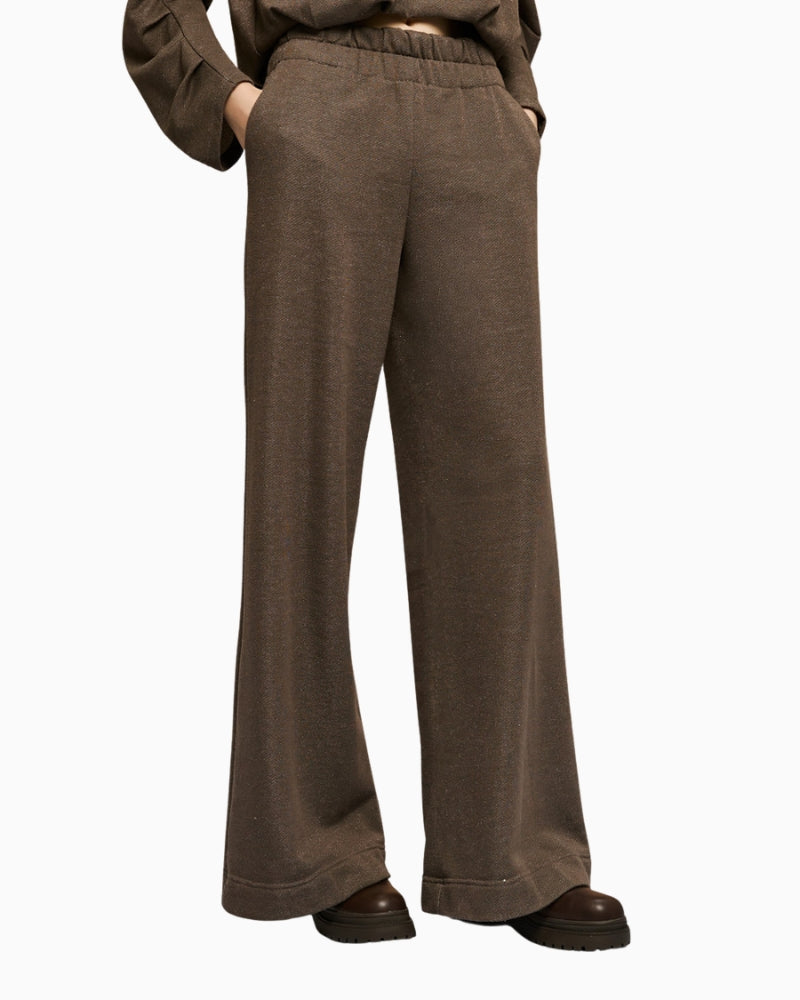 Front view of wide-leg trousers with high waist and side pockets
