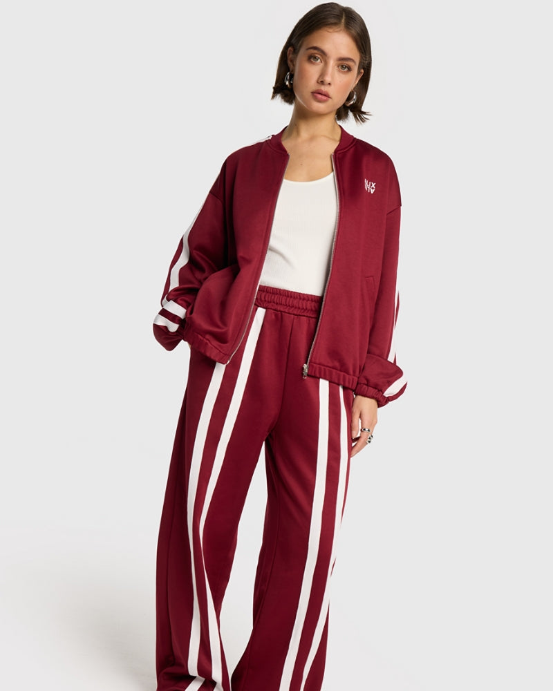 Model wearing bordeaux ALIX zip jacket with long sleeves and cropped shape