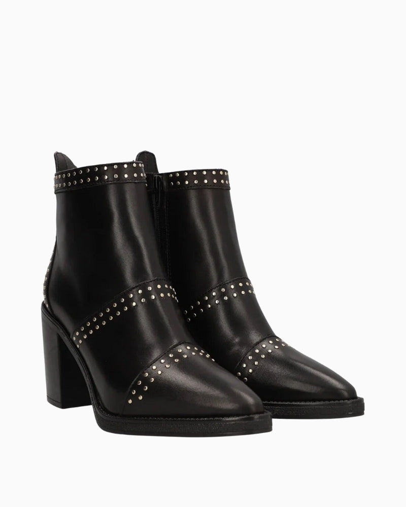 Stud detail around instep and ankle on Alpe Negro boot