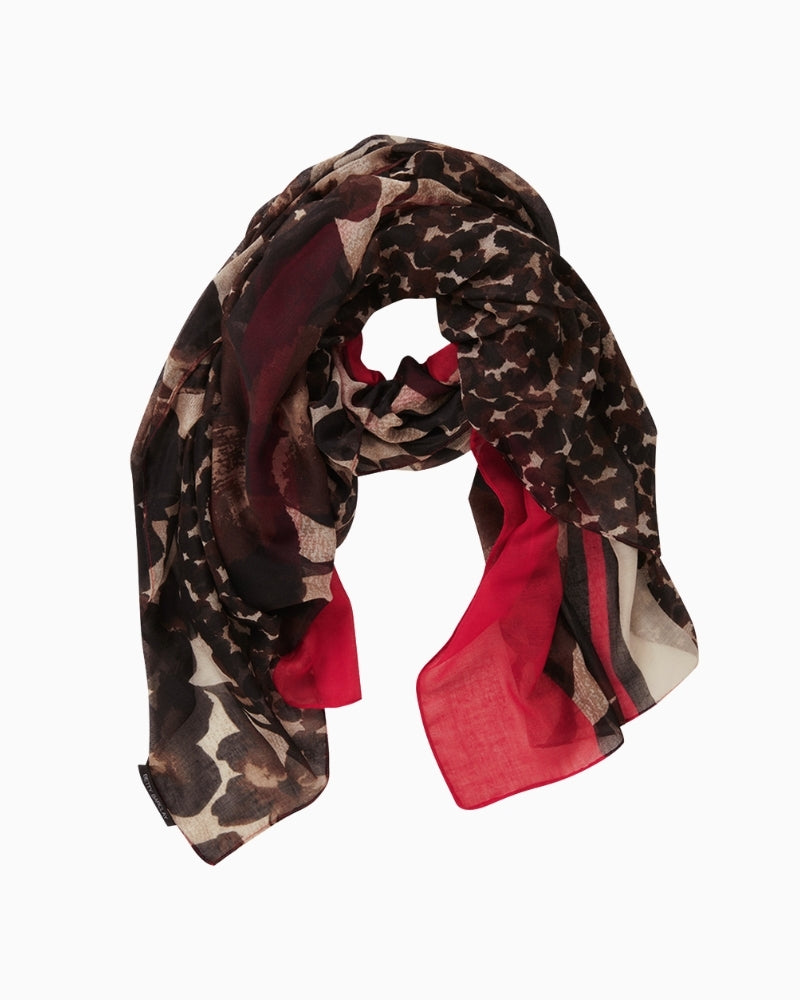 Rolled view of scarf showing 180 cm length and breathable weave