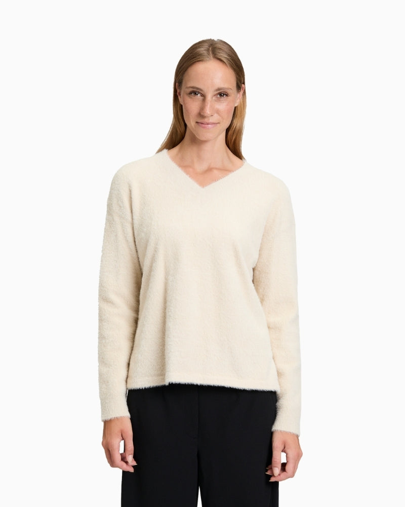 Plain knit V-neck jumper by Betty Barclay in soft polyamide blend