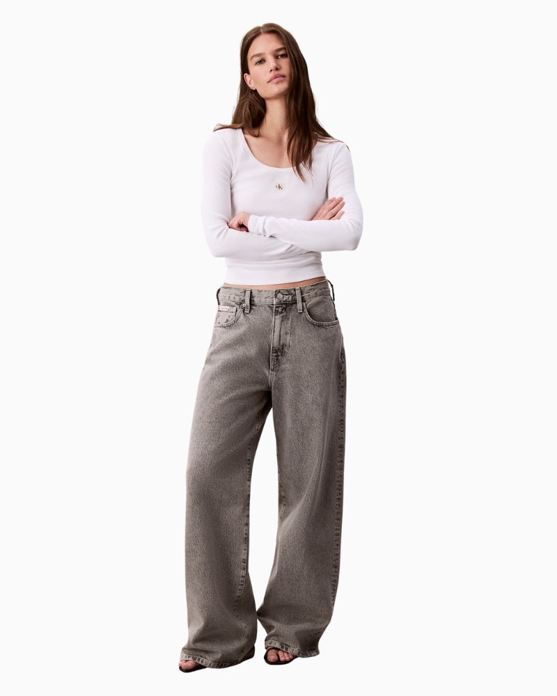 Front view of fitted white scoop neck cotton elastane top