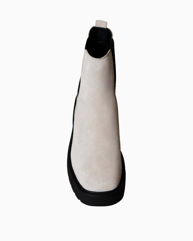 Front side profile showing elastic panel and leather structure