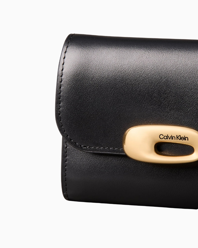 Calvin Klein engraved trifold wallet, close-up detail of engraved hardware – Áines Boutique