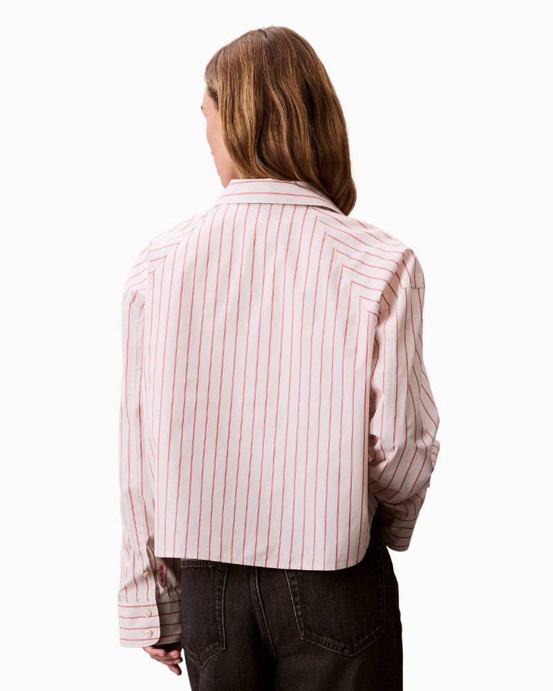 Back of shirt with straight cut and soft cotton drape