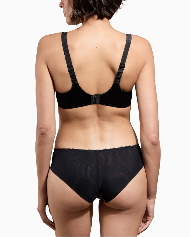 Back view of Agathe bra showing smooth band and adjustable straps
