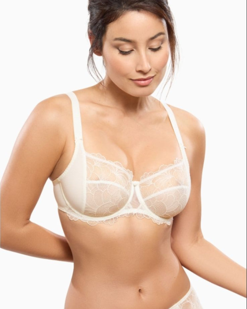 Close view of Empreinte May non-padded full cup bra with tulle lining