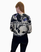 Back view of the Faber Woman 64407 blouse showing the bold print across the shoulders and back