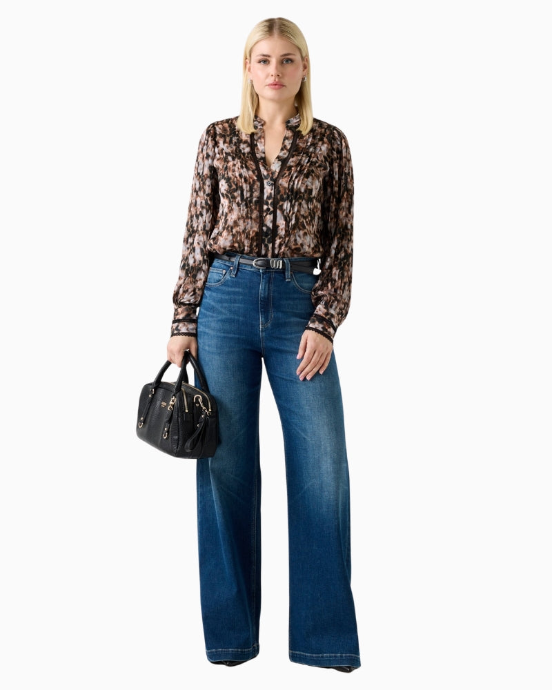 Woman wearing Guess animal print chiffon blouse brown – Áines Boutique