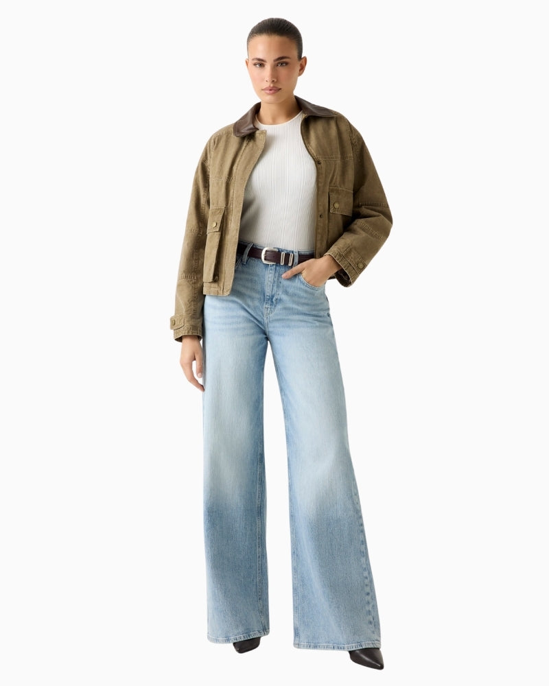 Woman wearing Guess cropped field jacket brown – Áines Boutique