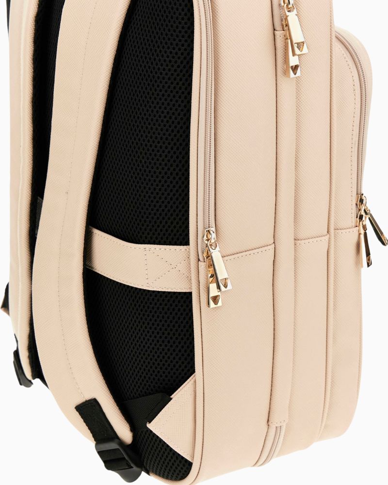 Structured Guess backpack with four wheels and internal straps