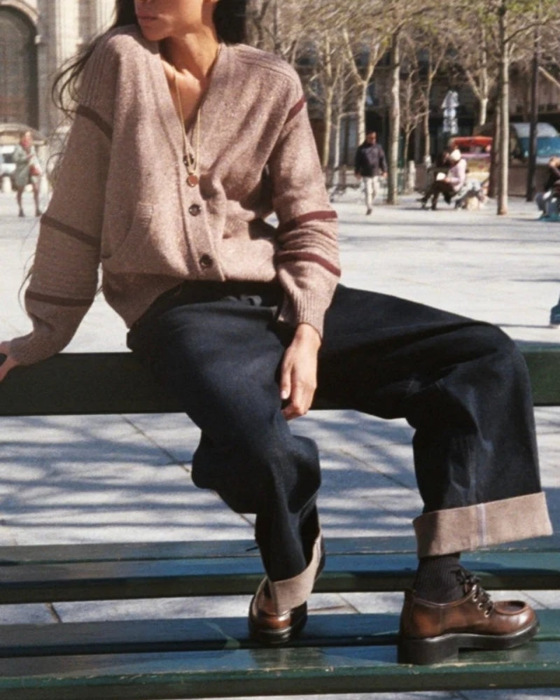 Close-up of velvet tape and ribbed elbow retro details