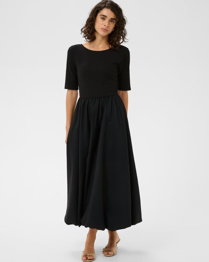 Woman wearing Kaffe Kirsten dress – Áines Boutique