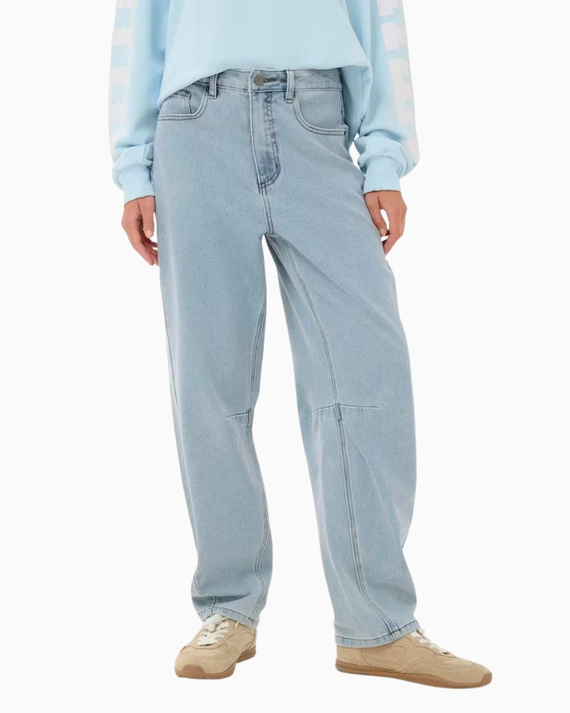 Kaffe KAminna Barrel Jeans in Light Denim front view