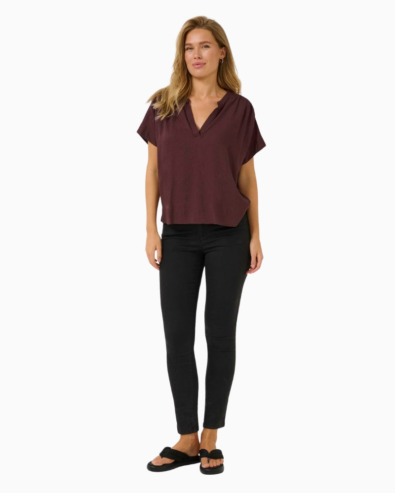 Woman wearing Kaffe Kamilia Linen Top Natural front view – Áines Boutique
