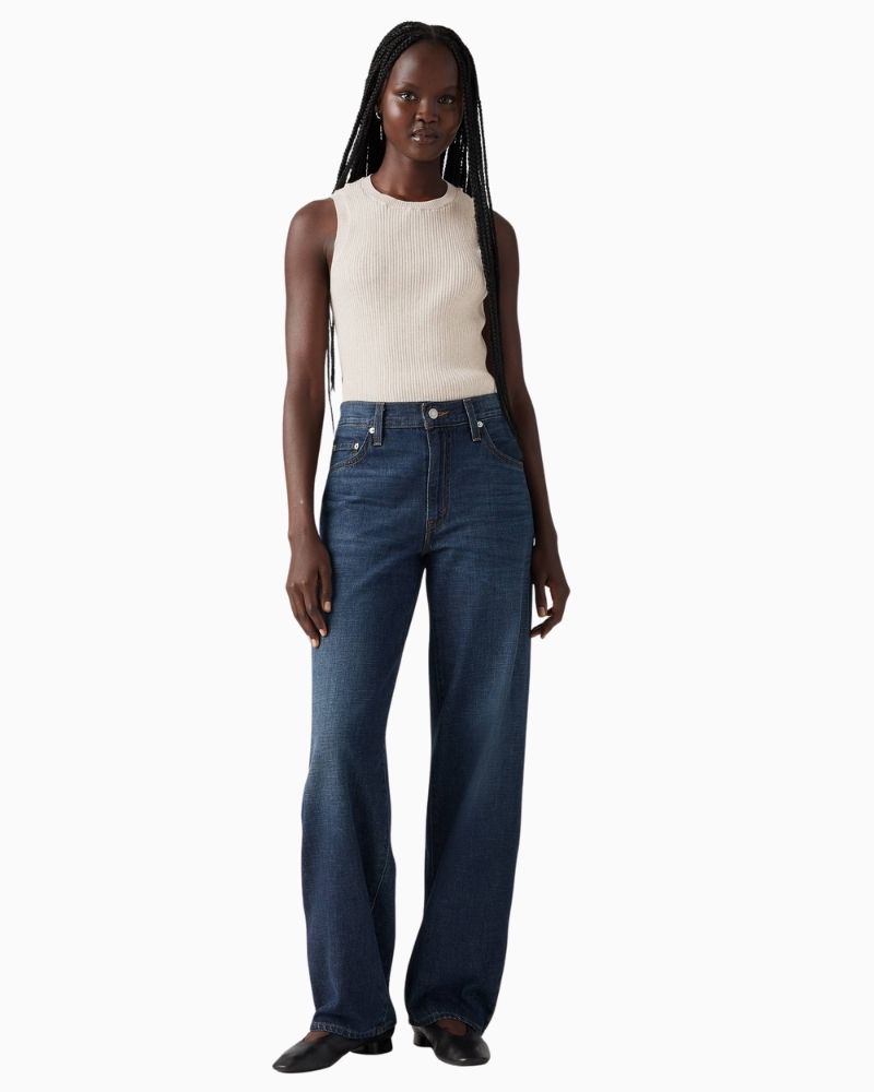 Model view Levi’s Baggy Dad jeans in light blue linen denim with mid-rise waist and roomy straight leg