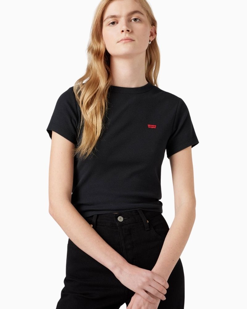 Front view Cropped cotton sporty tee by Levi’s in slim fit with crew neckline and short sleeves