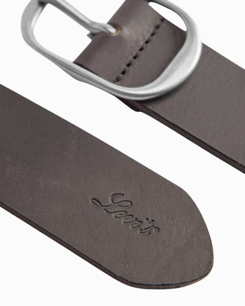 Close-up of 35mm leather belt showing texture and clean design