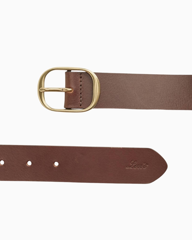 Close-up of 35mm leather belt showing texture and clean design