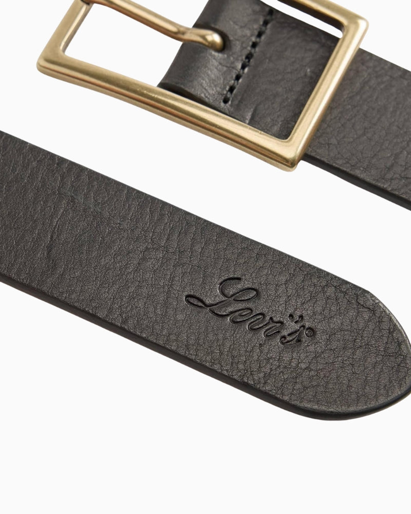 Close-up of Levi’s black belt showing rectangular buckle and smooth finish