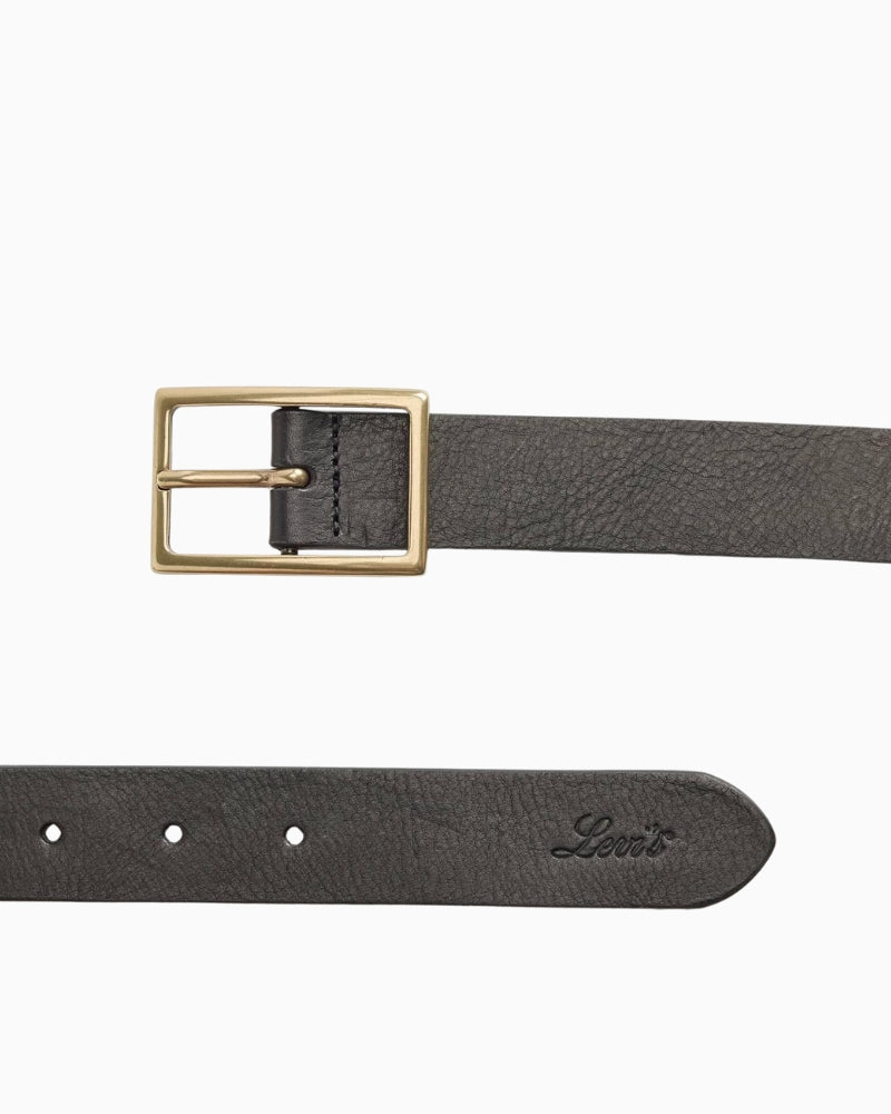 Close-up of Levi’s black belt showing rectangular buckle and smooth finish
