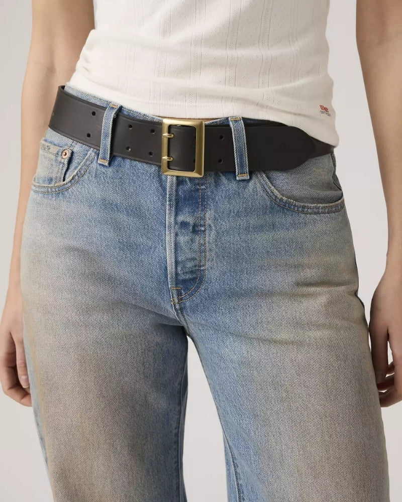 Levi’s Frankie Belt Caviar Black worn with denim
