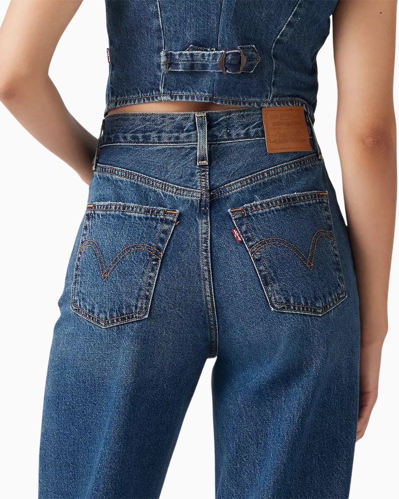 Woman wearing Levi’s Ribcage wide leg jeans dark wash, back view – Áines Boutique