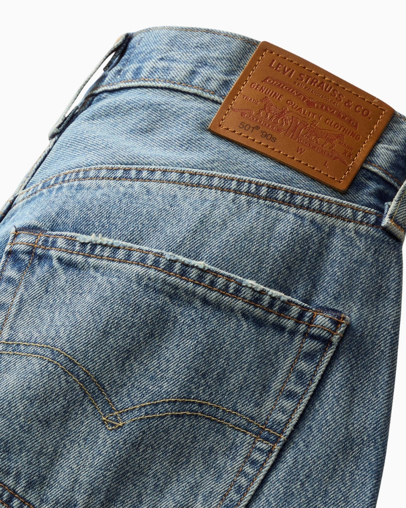 Close-up of Levi’s selvedge denim edge with clean, crisp finish from traditional shuttle loom weave