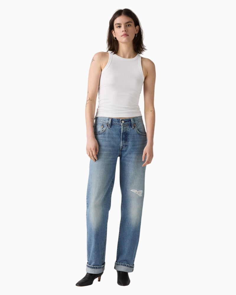 Front view of Levi’s 501 ‘90s women’s jeans in non-stretch selvedge denim with mid-rise and straight-leg fit