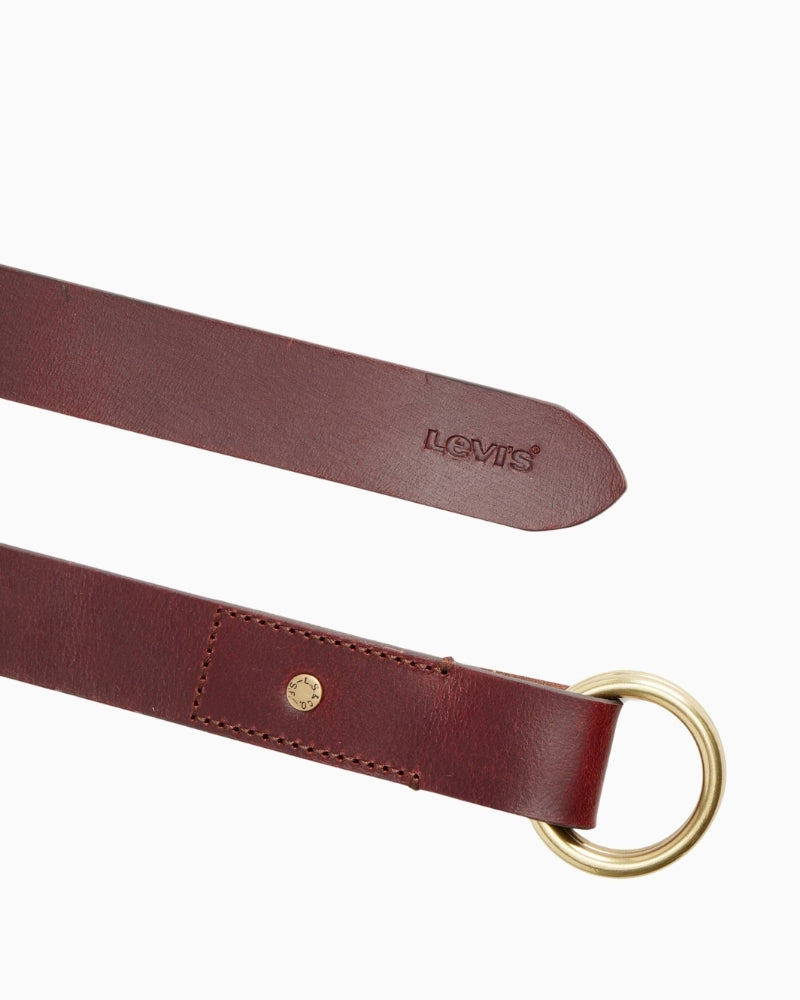 Levi’s Cameron Long Length Belt leather texture detail – Áines Boutique