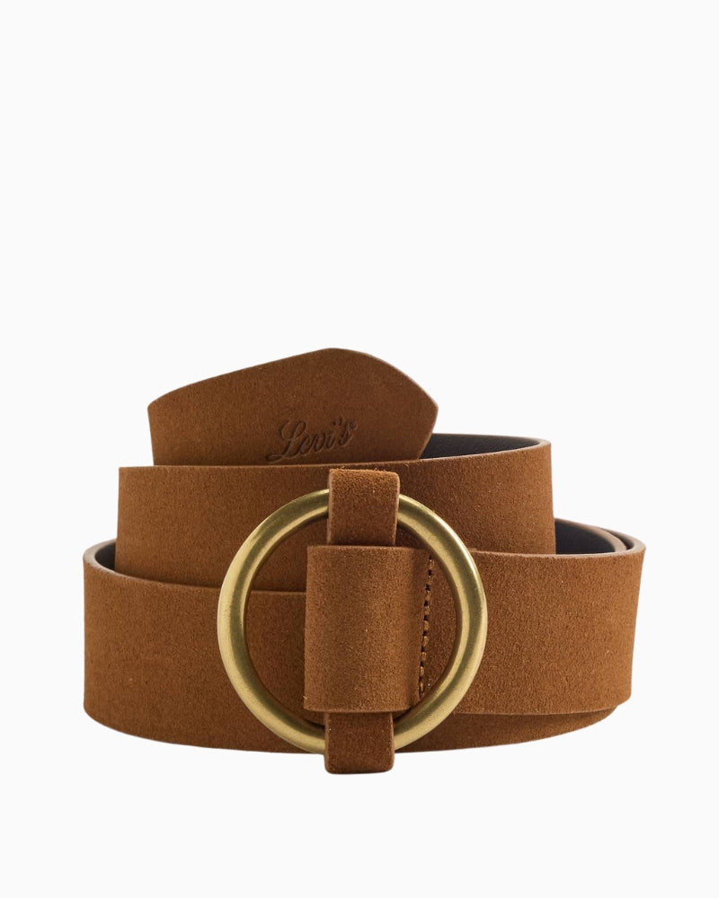 Front view of Levi’s O-Ring belt in genuine black leather with matte finish