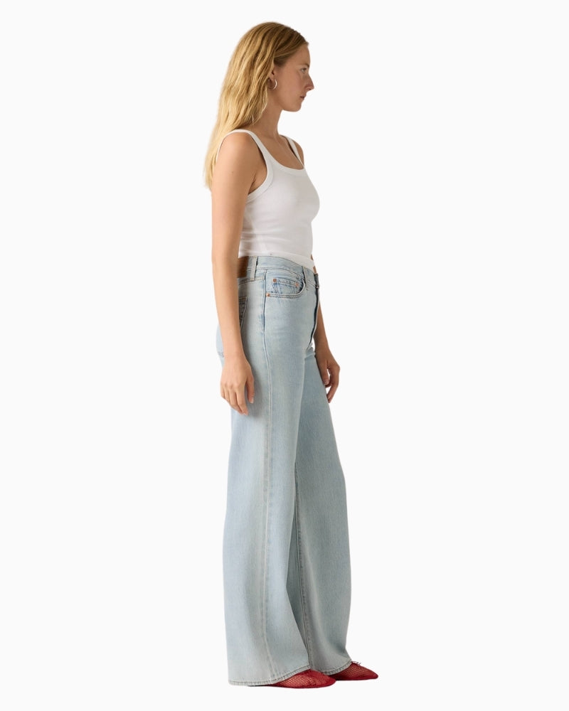 Levi’s Ribcage Wide Leg Jeans woman wearing jeans side view – Áines Boutique