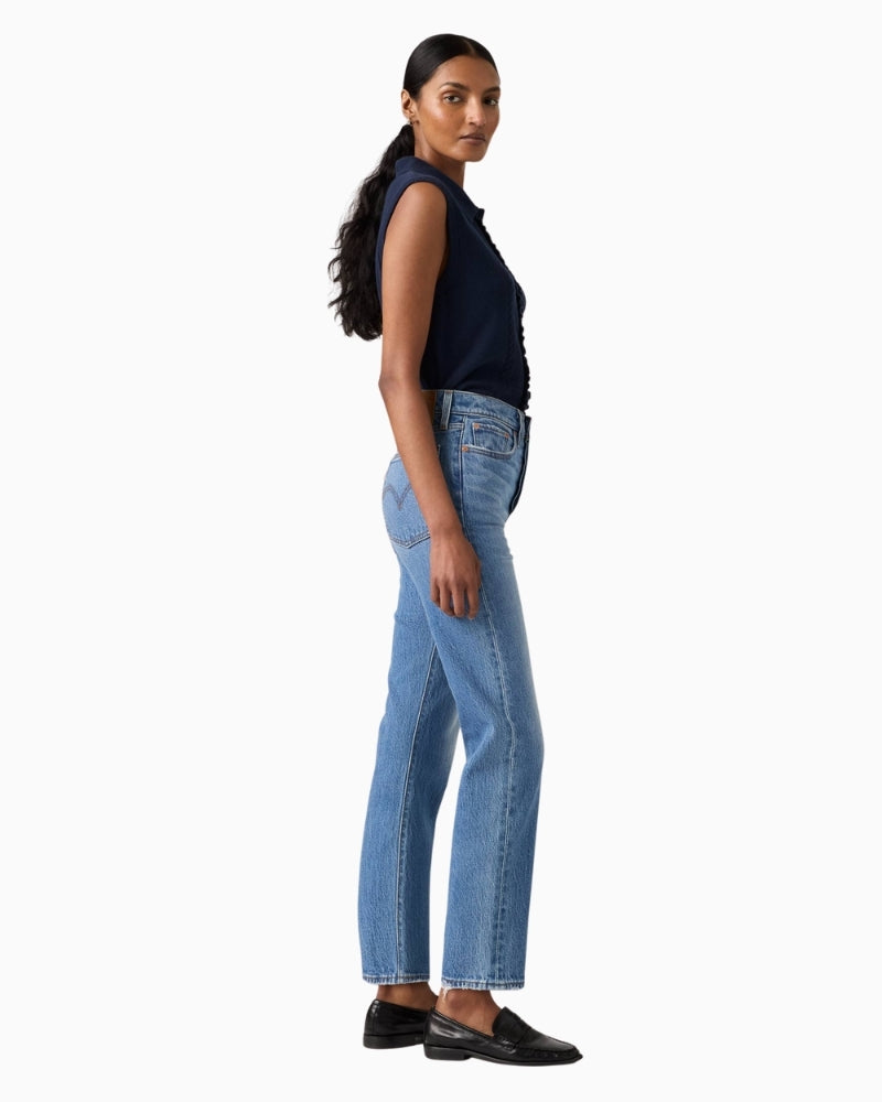 Levi’s Wedgie Straight Ankle Jeans woman wearing jeans side view – Áines Boutique