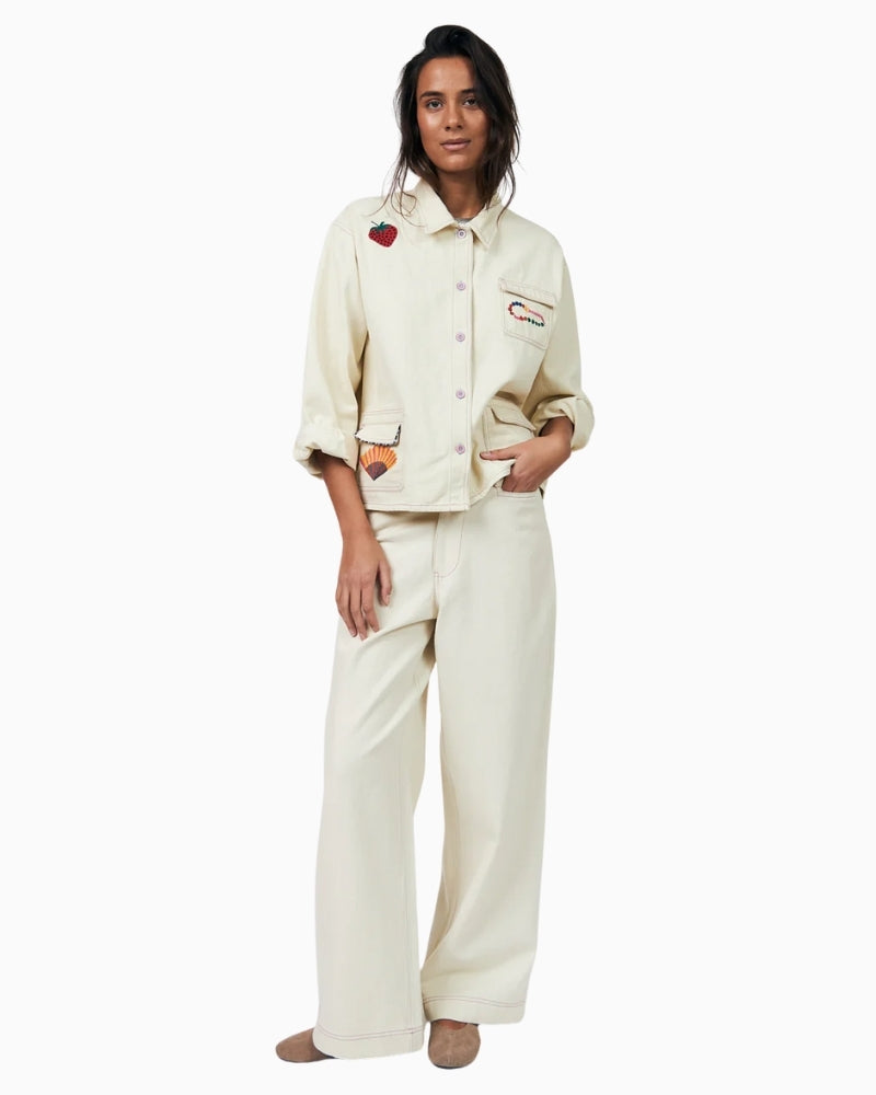 Woman wearing Lollys Laundry April jacket creme – Áines Boutique