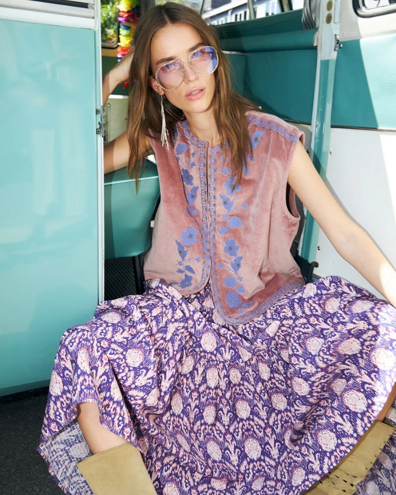 Woman wearing Lollys Laundry Bin dusty rose velour vest – Áines Boutique