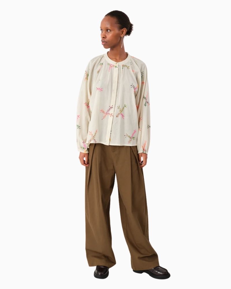 Front of Lollys Laundry Hailey shirt in cream with warm-toned embroidery and stand-up collar