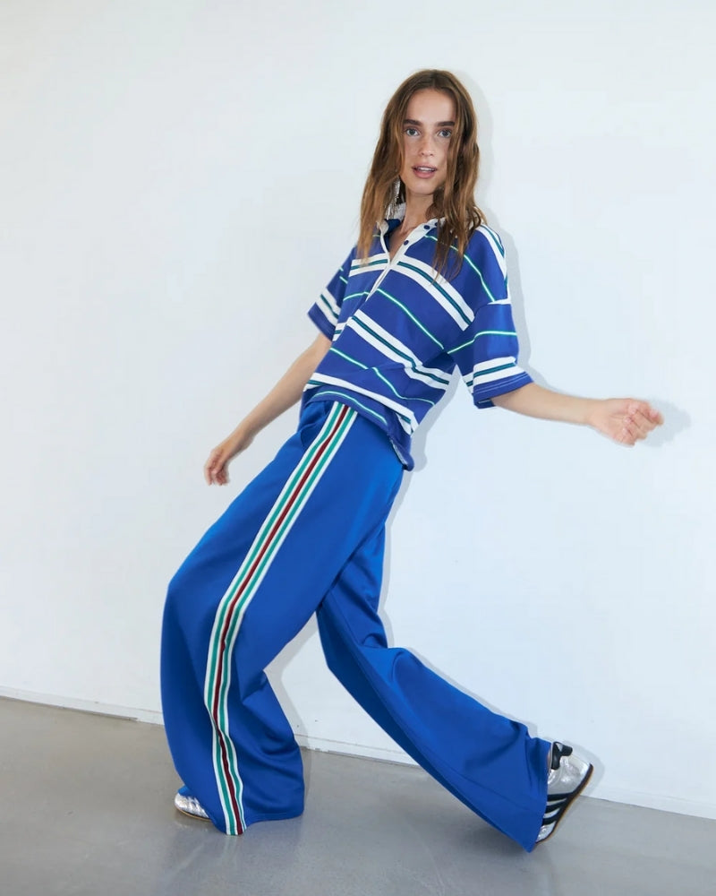 Woman wearing Lollys Laundry Liam blue striped pants – Áines Boutique