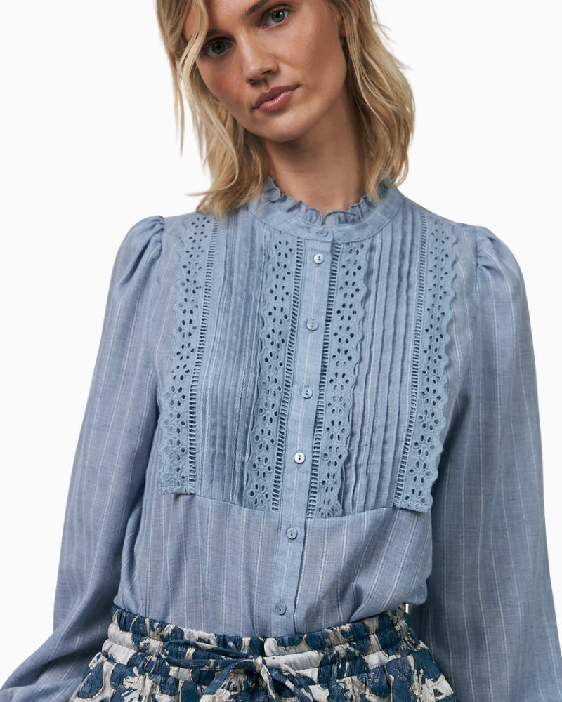 Lollys Laundry Arielll shirt Light Blue front view – Áines Boutique