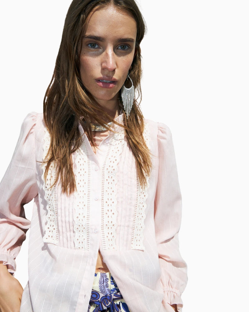 Woman wearing Lollys Laundry Arielll Shirt Light Pink with lace panel detail front view – Áines Boutique