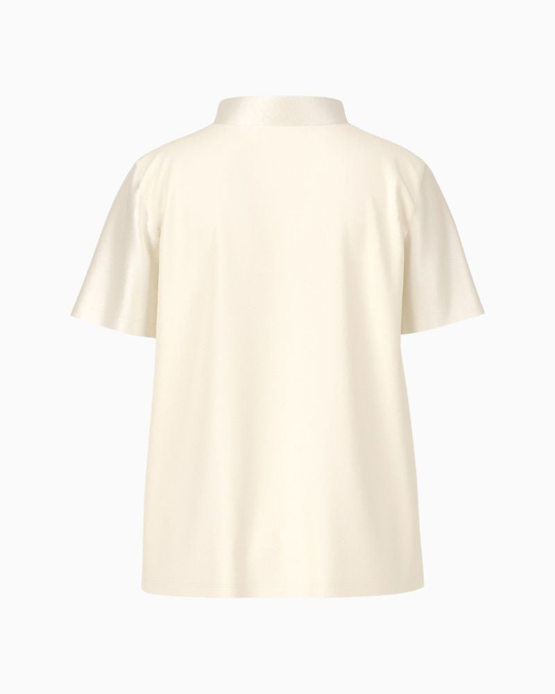 Back of blouse with stretch cotton fabric for comfort