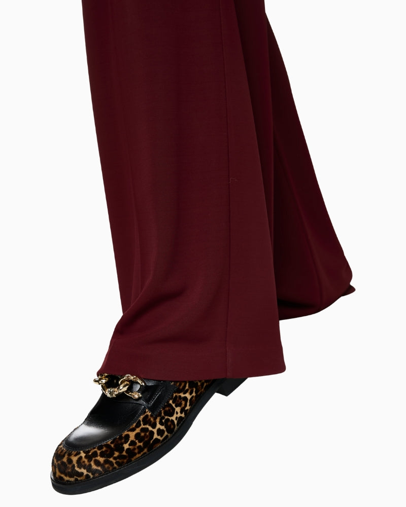 Close-up of waistband and button fastening on Marc Cain WICHITA pants