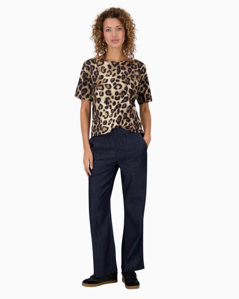 Model wearing Leopard print cotton-modal T-shirt by Monari with patch pocket