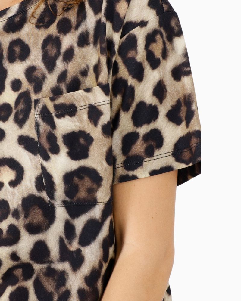 Close up of Leopard print cotton-modal T-shirt by Monari with patch pocket