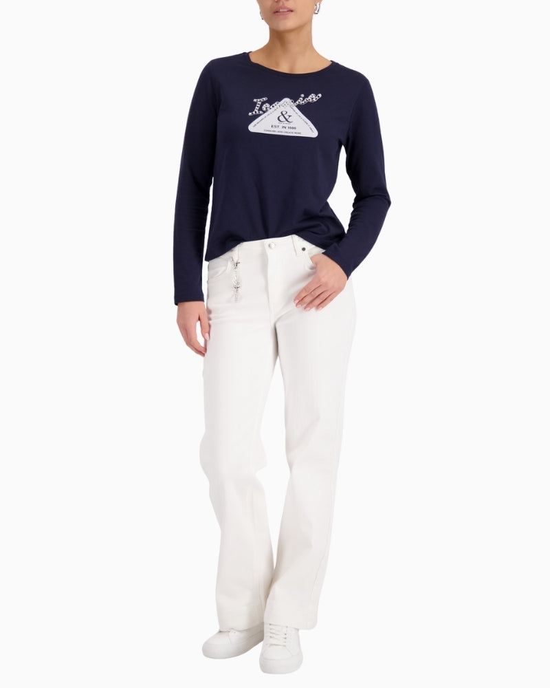 Woman wearing Monari straight-leg jeans with charms off white styled casually – Áines Boutique