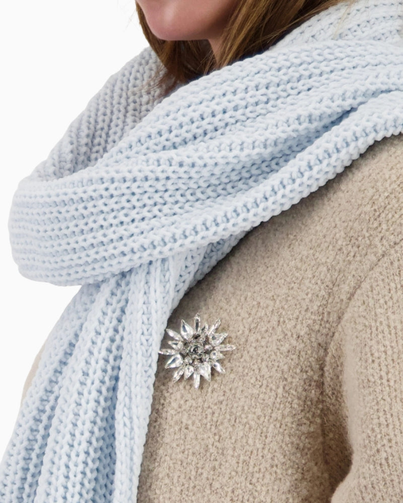 Monari knitted chenille scarf close-up of stitch pattern – Áines Boutique