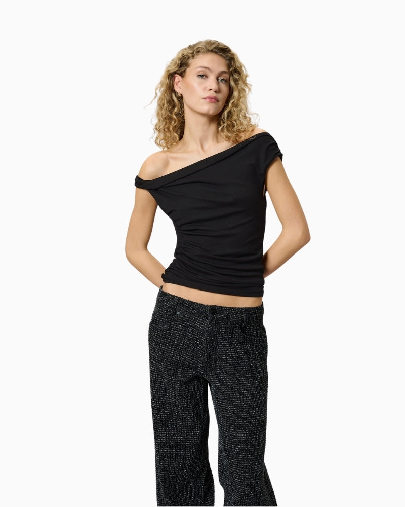 Black one-shoulder top with asymmetric neckline and slim fit by My Essential Wardrobe