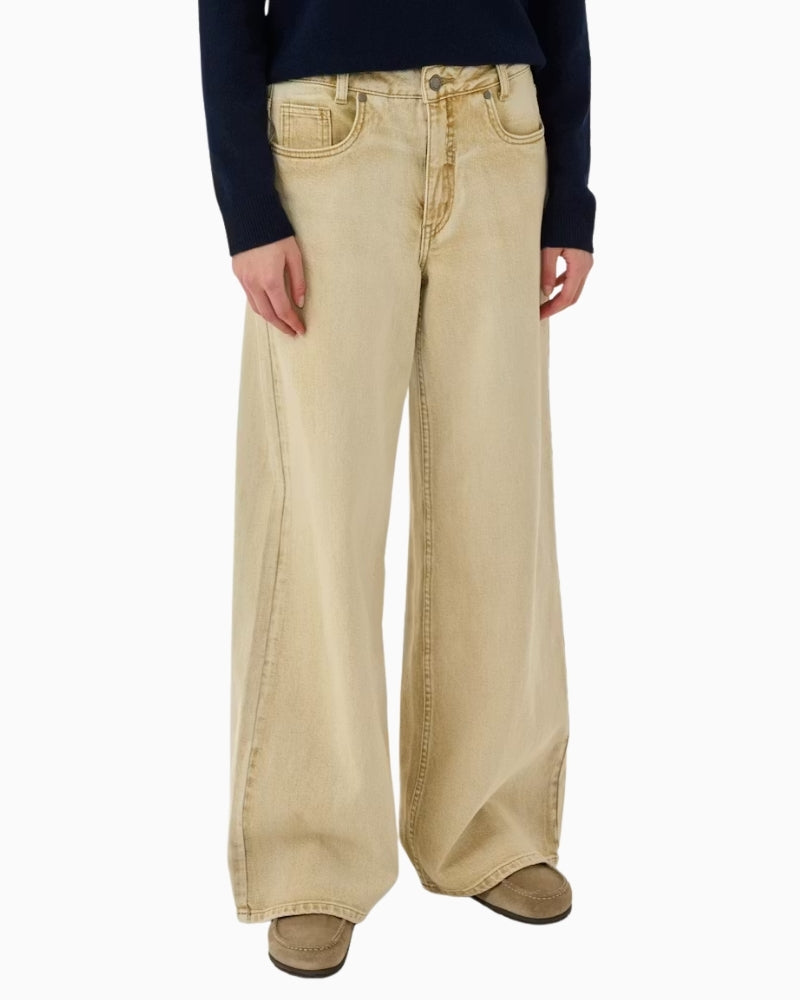 My Essential Wardrobe Nielle wide-leg jeans front view – Áines Boutique