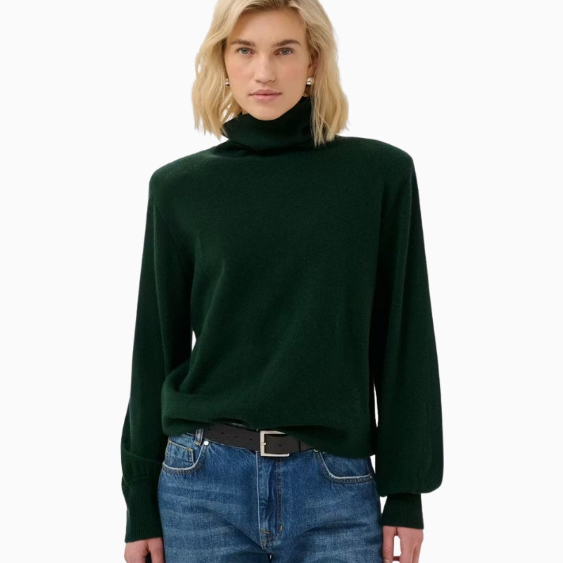 My Essential Wardrobe Jola Rollneck Pullover in Green front view